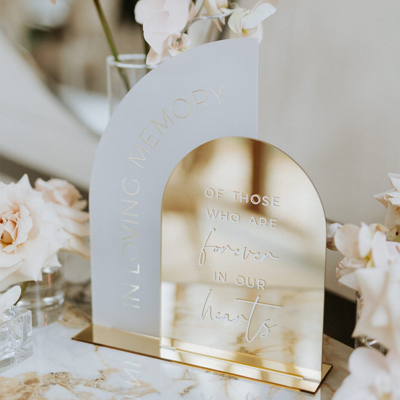 Table Number Gold - W miłosnym znaku pamięci, złote lustrzane
